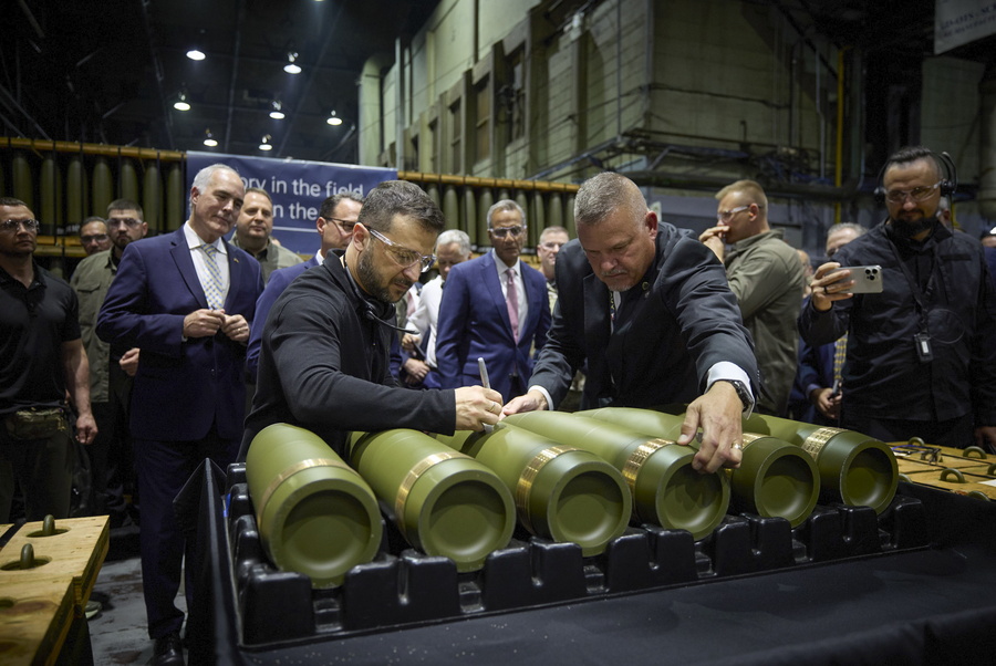 Ukrainian President Zelensky visits Pennsylvania ammunition plant